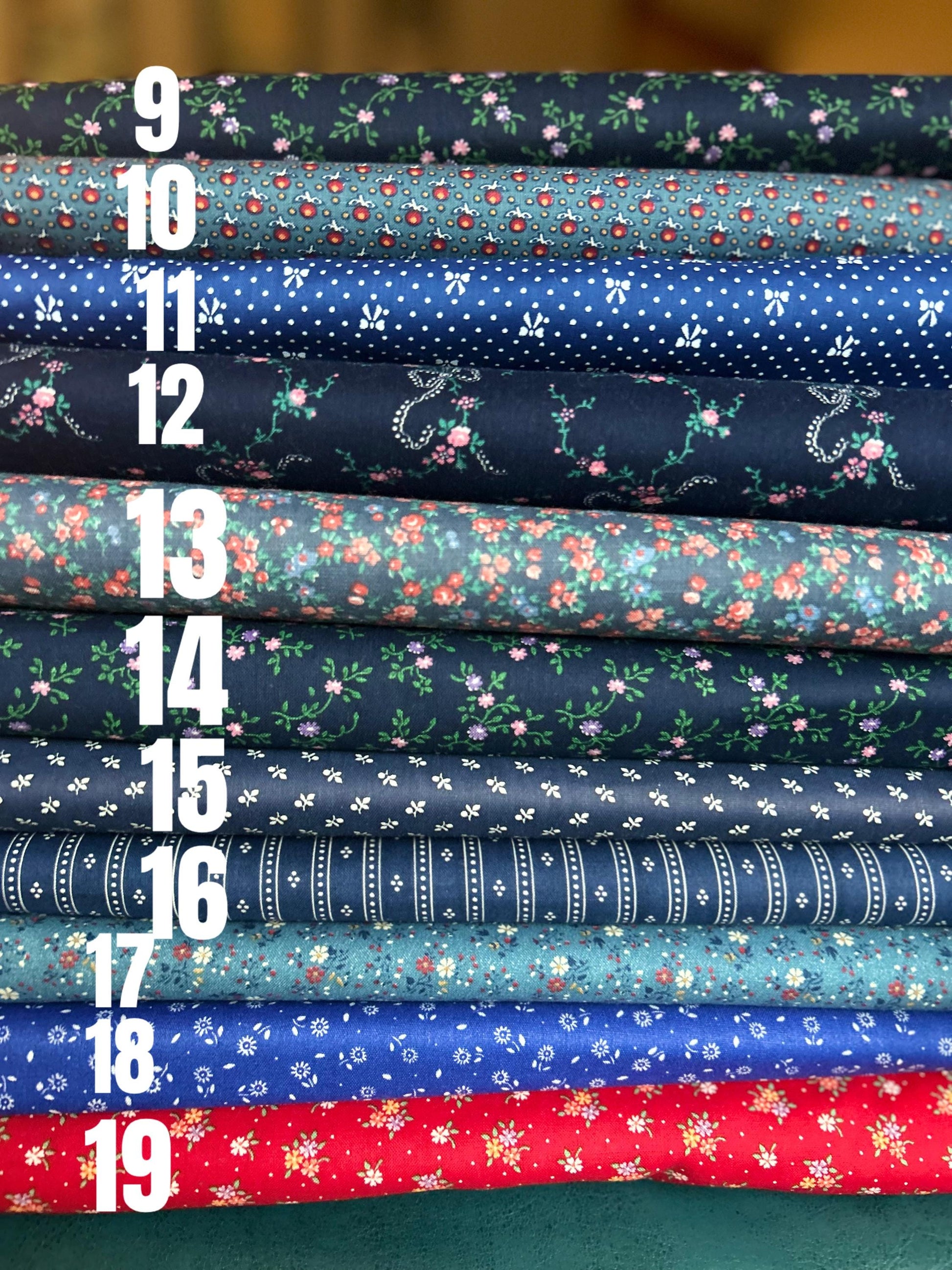 Vintage Floral cotton fabric - Fat Quarter - 100% Cotton - by the 1/2 yard- continuous cuts